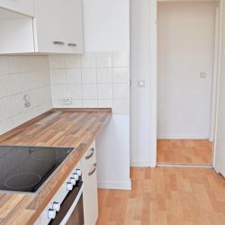 Cozy fitted kitchen with a view of the hallway